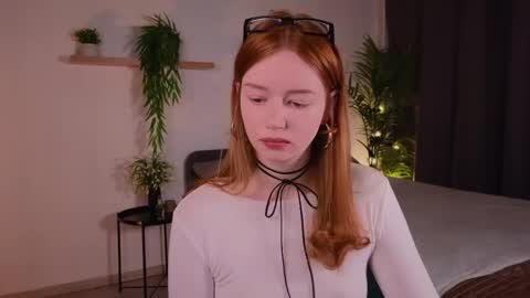 Snapshot of carolinnk chatting on 10/19/25, 05:02 Caro online show from 10/19/25, 05:02