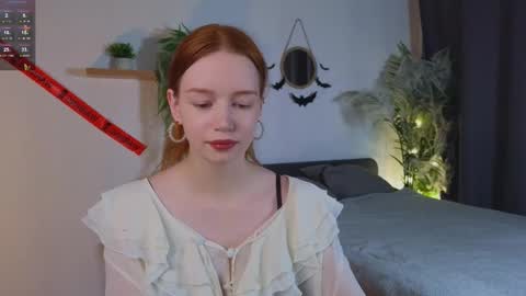 Snapshot of carolinnk chatting on 10/25/25, 08:22 Caro online show from 10/25/25, 08:22