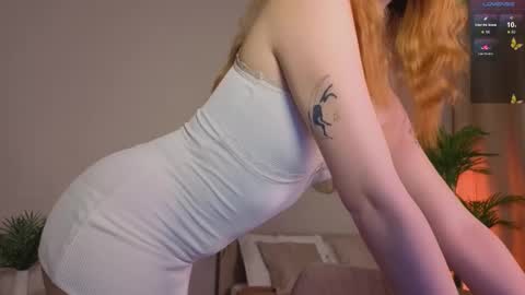 Snapshot of carolinnk chatting on 11/08/25, 02:06 Caro online show from 11/08/25, 02:06