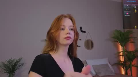 Snapshot of carolinnk chatting on 11/29/25, 02:42 Caro online show from 11/29/25, 02:42