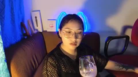 Snapshot of caroll_luna chatting on 12/17/24, 04:12 kitty online show from 12/17/24, 04:12