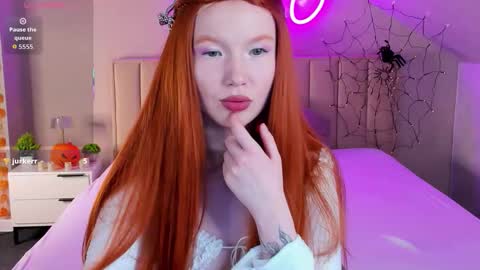 Snapshot of caroll_thompson chatting on 11/05/25, 09:53 Anna online show from 11/05/25, 09:53