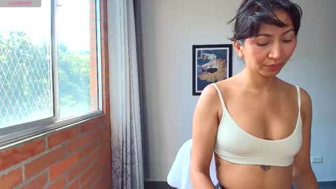 Snapshot of carolu_ chatting on 09/21/25, 01:35 Caro online show from 09/21/25, 01:35