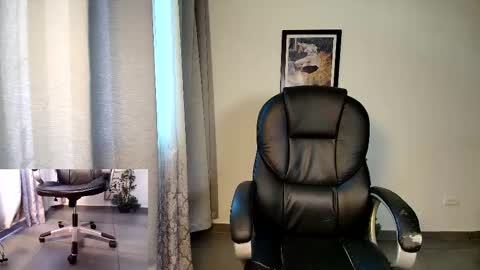 Snapshot of carolu_ chatting on 09/25/25, 01:37 Caro online show from 09/25/25, 01:37