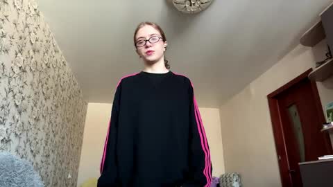 Snapshot of carolynrossnagel chatting on 04/22/26, 08:17 Caroline online show from 04/22/26, 08:17