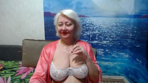 Snapshot of caroncapella chatting on 04/17/26, 03:15 VicunaCool online show from 04/17/26, 03:15