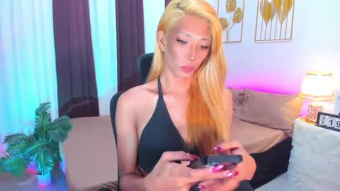 casandrawilson online show from 11/20/25, 07:35