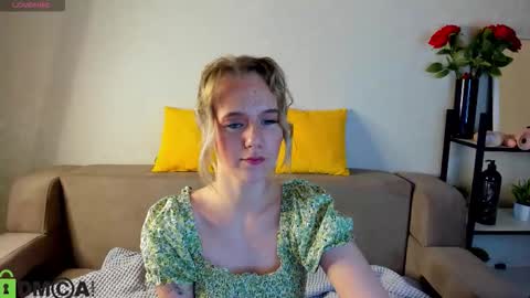 Snapshot of casey_sweeet chatting on 10/06/25, 01:03 Casey sweeet online show from 10/06/25, 01:03