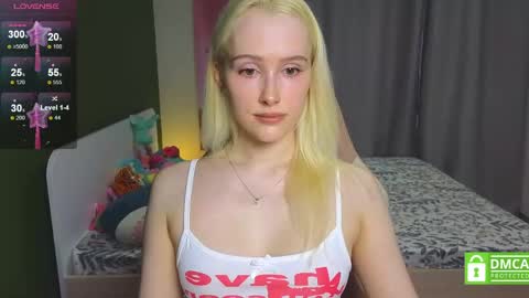 Snapshot of caseylabow chatting on 04/12/26, 07:13 My name is Casey... Nice to meet you I will be happy to have funthumbs up please its important online show from 04/12/26, 07:13