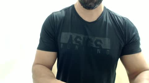 Snapshot of cashmastermuscle77 chatting on 06/12/26, 10:36 cashmastermuscle77 online show from 06/12/26, 10:36