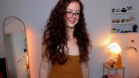 Snapshot of cassandra_caiin chatting on 10/07/25, 08:39 Cassie online show from 10/07/25, 08:39