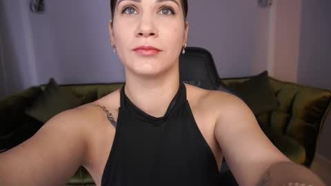 Snapshot of cassandragood chatting on 11/19/25, 07:19 Lena online show from 11/19/25, 07:19