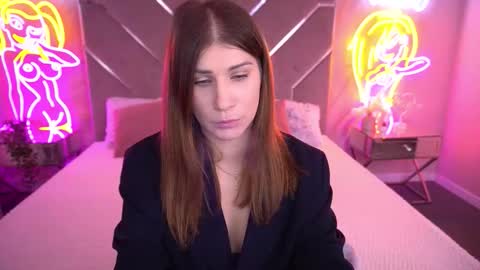 Snapshot of cassandragood chatting on 12/18/25, 07:58 Lena online show from 12/18/25, 07:58