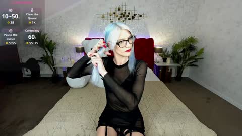 Snapshot of cassandrastars chatting on 01/15/25, 12:41 Cassandra online show from 01/15/25, 12:41