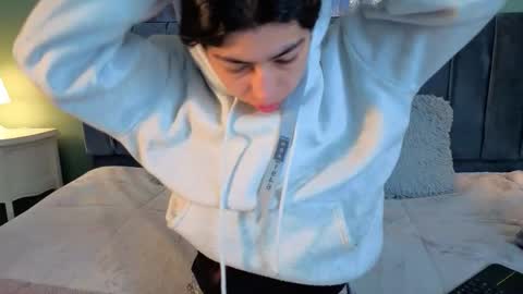 Snapshot of cassie_bloom chatting on 03/27/26, 04:07 cassie_bloom online show from 03/27/26, 04:07