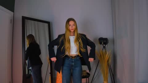 Hello my name is Cassie and my friend Nilo is also here online show from 01/29/25, 12:35