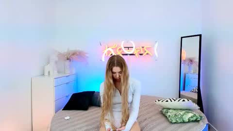 Hello my name is Cassie and my friend Nilo is also here online show from 03/04/25, 10:57