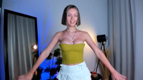 Snapshot of cassie_palmer chatting on 03/21/26, 06:51 Hello my name is Cassie and my friend Nilo is also here online show from 03/21/26, 06:51