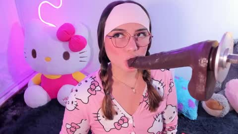 Snapshot of cassiebigass_ chatting on 04/06/26, 04:41 Bela igzaii9r online show from 04/06/26, 04:41