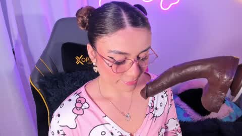 Snapshot of cassiebigass_ chatting on 05/21/26, 10:39 Bela igzaii9r online show from 05/21/26, 10:39