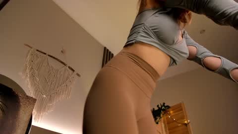 assie online show from 02/05/25, 12:20