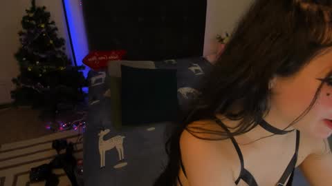 Snapshot of cassieevanss chatting on 12/30/24, 10:21 Cassie online show from 12/30/24, 10:21