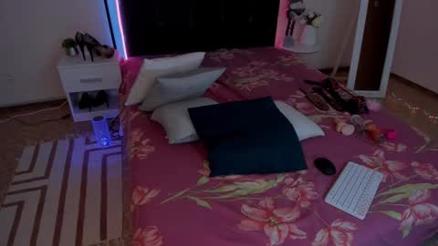 Snapshot of cassieevanss chatting on 01/19/25, 06:53 Cassie online show from 01/19/25, 06:53