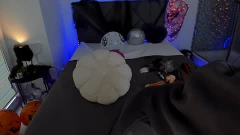 Cassie online show from 10/27/25, 06:28