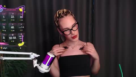 Cassie online show from 12/17/25, 11:27