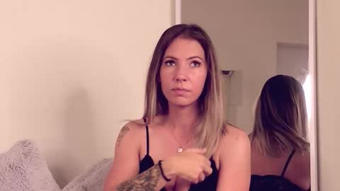 Snapshot of cassiemiles chatting on 11/15/25, 05:38 Cassi online show from 11/15/25, 05:38