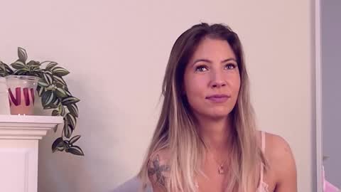 Snapshot of cassiemiles chatting on 11/18/25, 04:06 Cassi online show from 11/18/25, 04:06