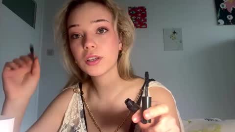 Snapshot of cassijent chatting on 03/08/26, 08:18 Olivia online show from 03/08/26, 08:18