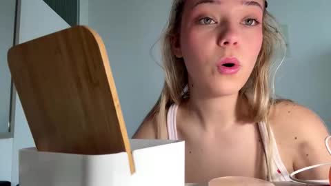 Snapshot of cassijent chatting on 03/09/26, 08:07 Olivia online show from 03/09/26, 08:07