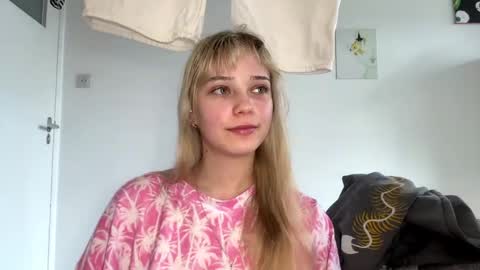 Snapshot of cassijent chatting on 04/02/26, 03:42 Olivia online show from 04/02/26, 03:42