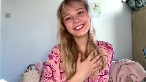 Snapshot of cassijent chatting on 04/07/26, 07:09 Olivia online show from 04/07/26, 07:09