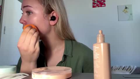 Snapshot of cassijent chatting on 04/08/26, 07:08 Olivia online show from 04/08/26, 07:08