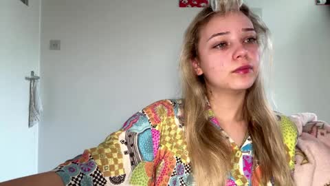 Snapshot of cassijent chatting on 04/10/26, 07:02 Olivia online show from 04/10/26, 07:02