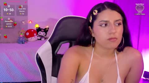 Snapshot of cassiopea__ chatting on 09/18/25, 02:13 Paula online show from 09/18/25, 02:13