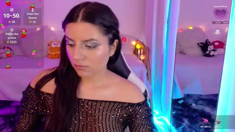 Snapshot of cassiopea__ chatting on 09/19/25, 02:35 Paula online show from 09/19/25, 02:35