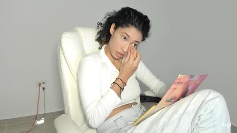 Snapshot of cassiophea_ chatting on 09/28/25, 04:07 Cami online show from 09/28/25, 04:07