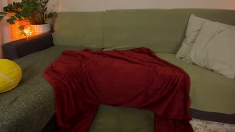 Snapshot of cassisland chatting on 03/21/26, 09:07 cassandra online show from 03/21/26, 09:07