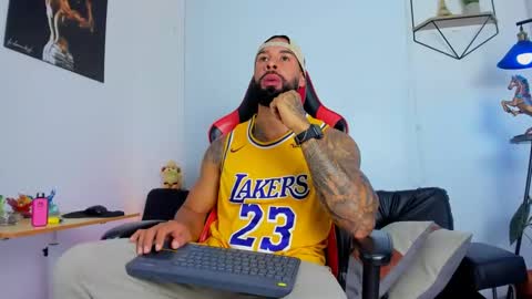 Snapshot of casticatheking chatting on 02/13/25, 12:54 Matheo Brown online show from 02/13/25, 12:54