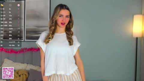 Snapshot of casual_blonde chatting on 02/25/26, 07:07 For friends Kira online show from 02/25/26, 07:07