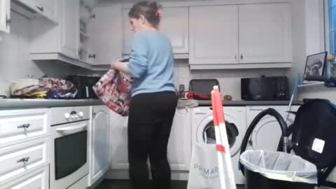 Snapshot of casuallyunhinged36 chatting on 02/10/26, 05:06 Bakewell Trixie online show from 02/10/26, 05:06