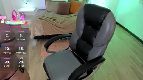 Snapshot of cat__moon__ chatting on 03/13/26, 08:26 Karol online show from 03/13/26, 08:26