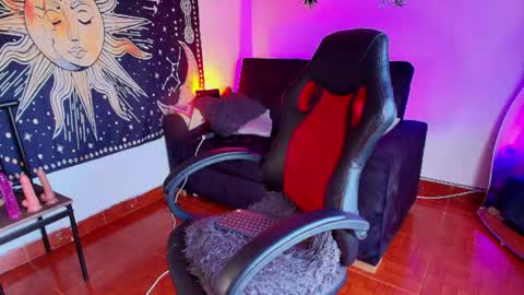 Snapshot of cat__moon__ chatting on 06/17/26, 10:10 Karol online show from 06/17/26, 10:10
