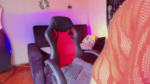 Snapshot of cat__moon__ chatting on 07/12/26, 04:42 Karol online show from 07/12/26, 04:42