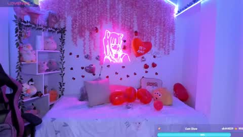 Snapshot of cat_kitty18 chatting on 02/18/25, 06:15 Lorena Saenz online show from 02/18/25, 06:15