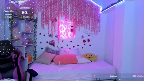 Snapshot of cat_kitty18 chatting on 02/26/25, 06:32 Lorena Saenz online show from 02/26/25, 06:32