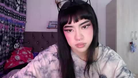 Snapshot of cat_mila_ chatting on 04/29/26, 07:34 Mila online show from 04/29/26, 07:34